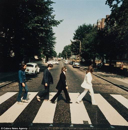 Fans de Los Beatles celebran el 50º aniversario de la foto de Abbey Road
