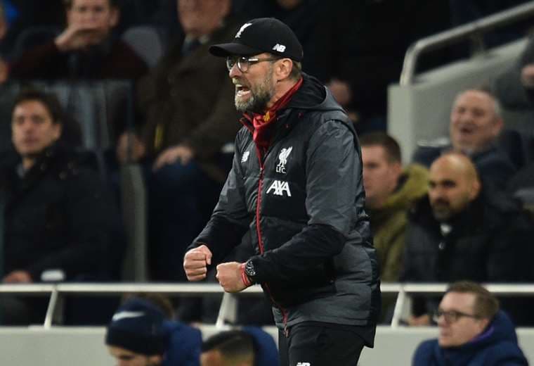 Klopp inclina a Mourinho para hacer más líder al Liverpool