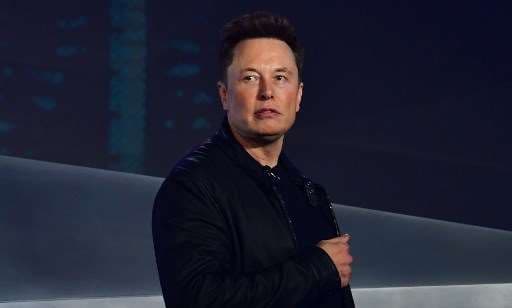 Elon Musk vende acciones de Tesla por casi $7.000 millones