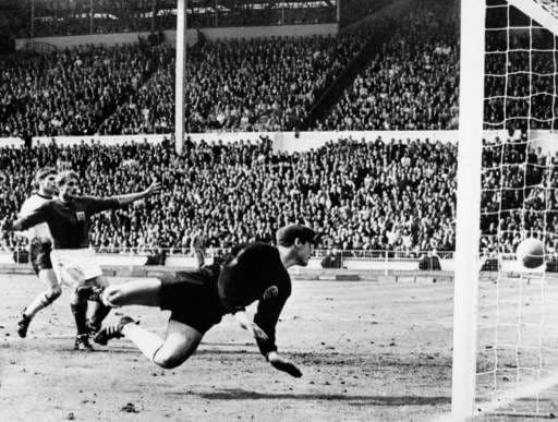 Fallece el alemán Hans Tilkowski, quien encajó el "gol fantasma" del Mundial 1966
