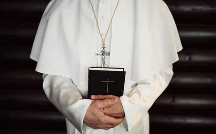 Inicia juicio en Vaticano contra 2 curas por abuso sexual a menor