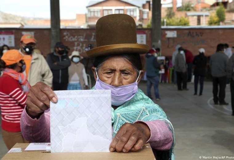 Comienzan históricas elecciones presidenciales en Bolivia