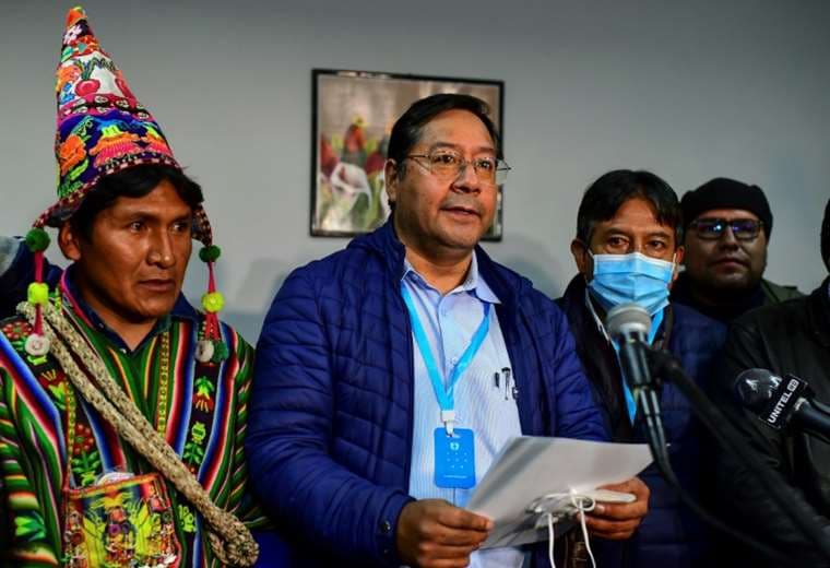 Lento conteo oficial va confirmando triunfo de Arce en Bolivia