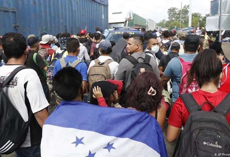 Presidente guatemalteco ordena capturar a migrantes hondureños