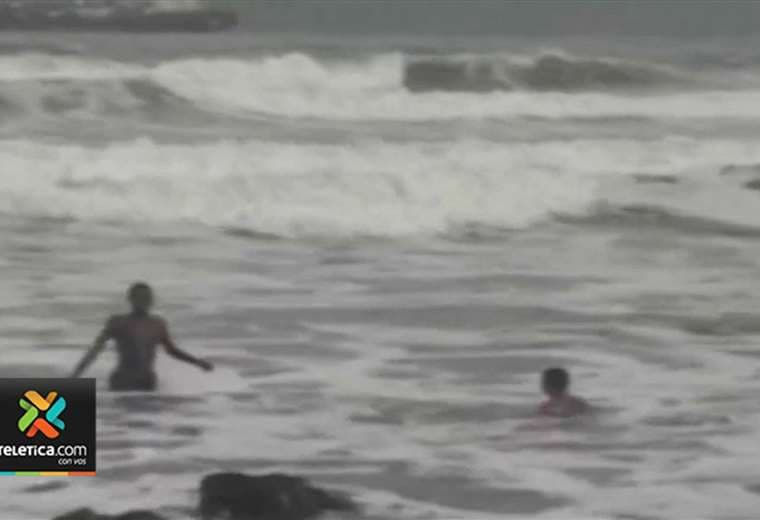 Se pronostican olas de hasta tres metros en el Pacífico