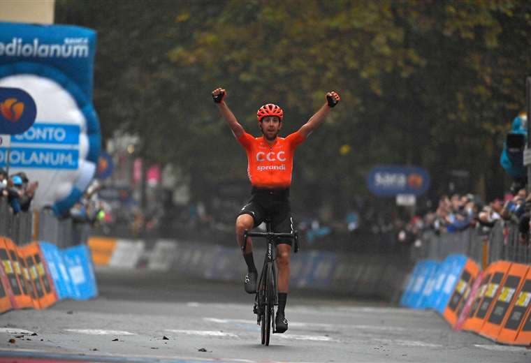 Cerny se impone en la etapa más polémica del Giro 