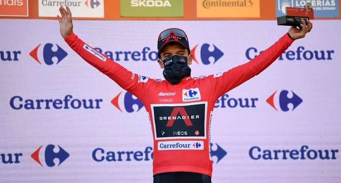 Carapaz recupera liderato de Vuelta a España, Andrey sufre caída