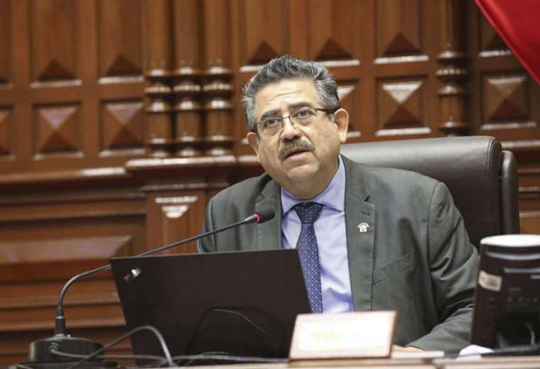 Manuel Merino asume como tercer presidente de Perú desde 2016
