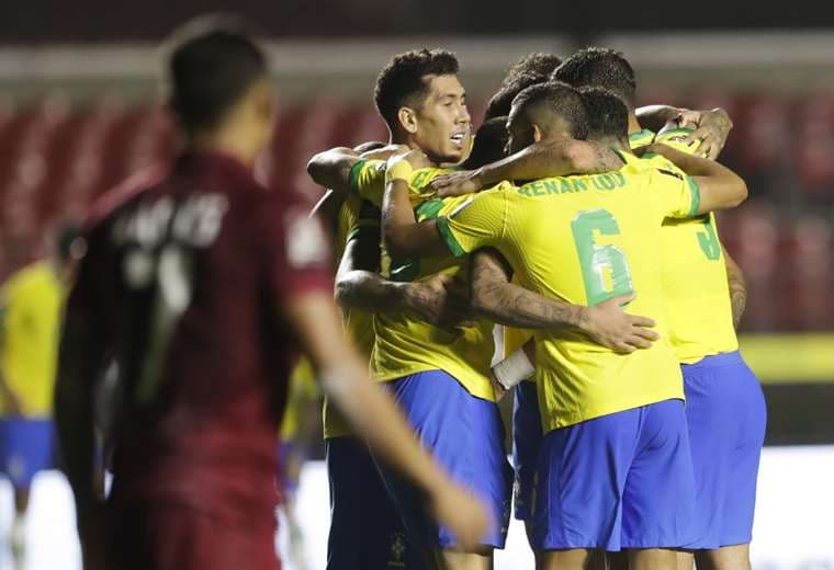 Brasil sufre, Chile gana Clásico del Pacífico y Uruguay sorprende