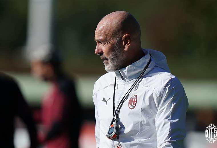 Stefano Pioli renueva como técnico del AC Milan hasta 2025