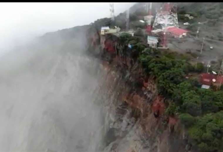 Fuertes lluvias aceleran los deslizamientos en el volcán Irazú