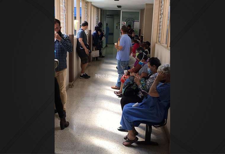 Pacientes saturan consulta externa del Hospital San Juan de Dios