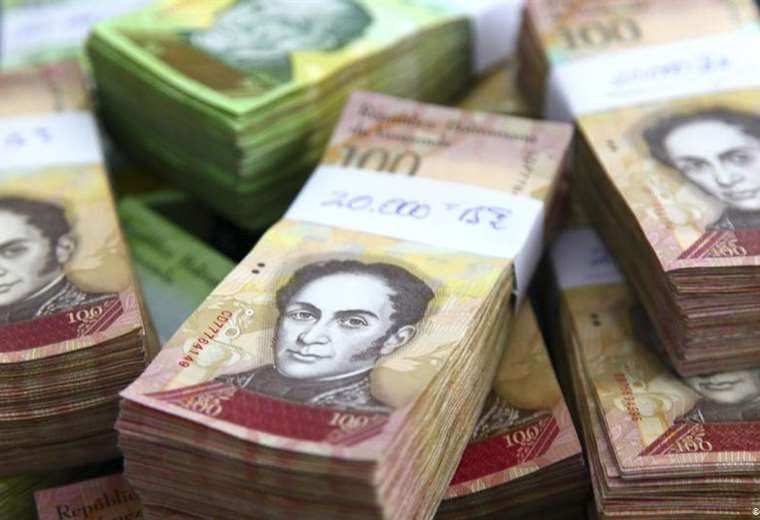Venezuela: para comprar un dólar ya hay que ser millonario