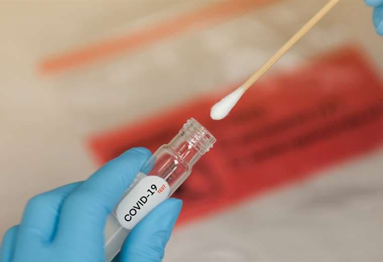OMS pide "reforzar controles" en Europa por nueva variante del coronavirus 