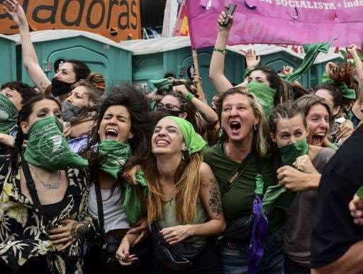 Aborto legal entra en vigor en Argentina