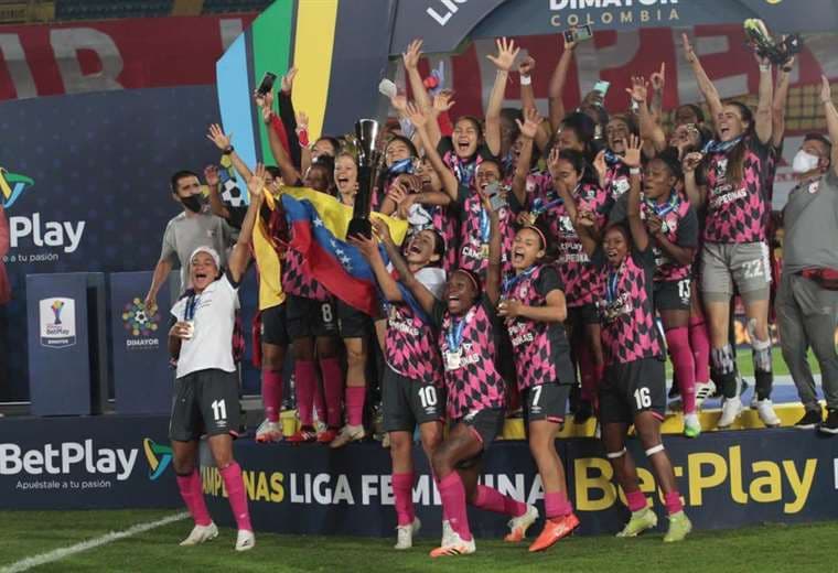 Tica Daniela Solera consigue nuevo título en el fútbol colombiano