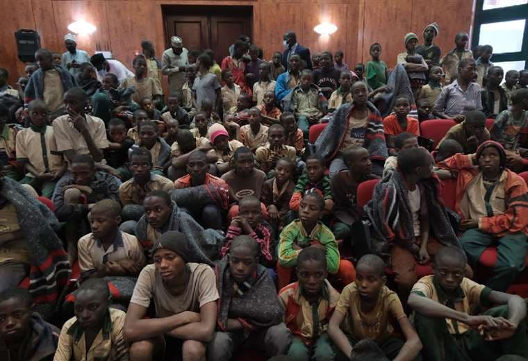 Autoridades de Nigeria confirman secuestro de 136 niños el domingo