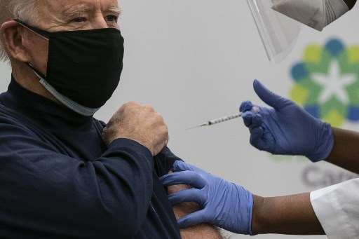 Biden dice que habrá vacunas para todos los estadounidenses antes de agosto