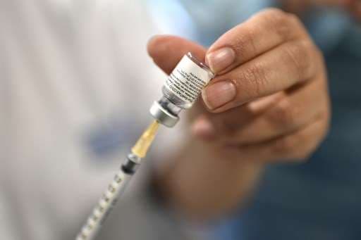 Gobierno francés se opone a readmitir a médicos no vacunados contra el COVID