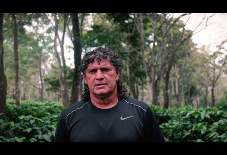 Video: 'Chunche' Montero llama a ticos a chollarse las manos cogiendo café