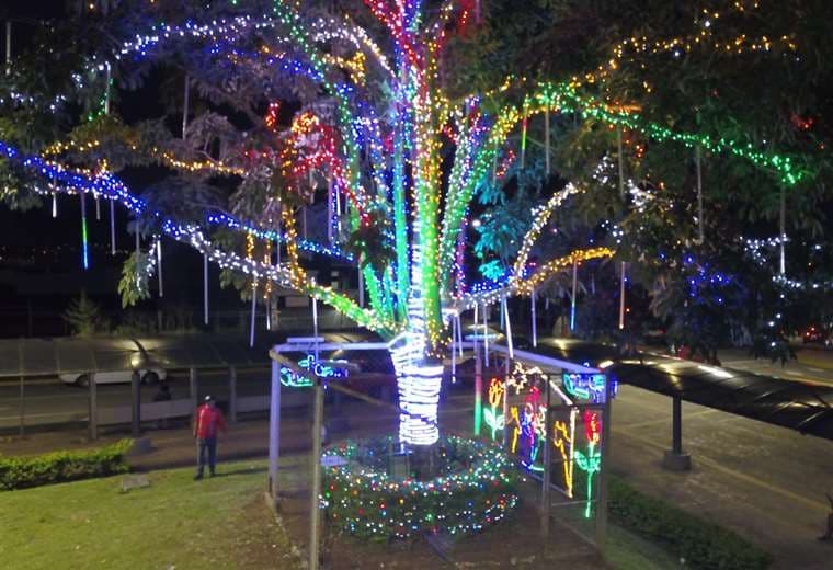 12.000 luces iluminan una Navidad diferente en el hospital de Heredia