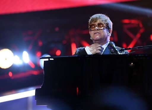 Neumonía obliga a Elton John a acortar una actuación en Nueva Zelanda