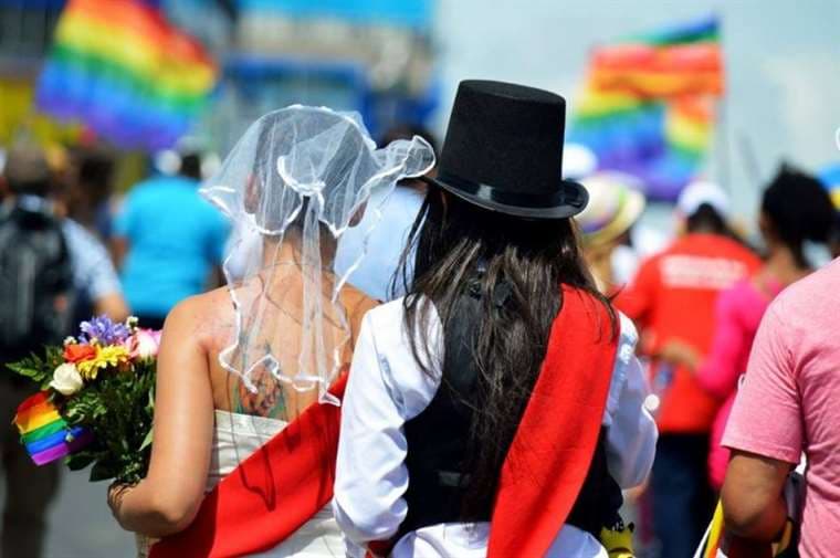 Dos parejas del mismo sexo se casan diariamente, en promedio, desde que uniones son legales