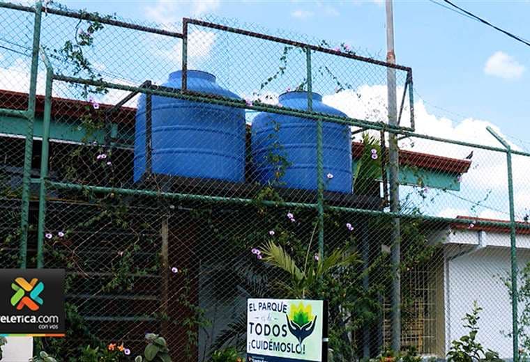 Constantes cortes de agua preocupan a padres y docentes de Escuela Andrés Bello en Santa Ana