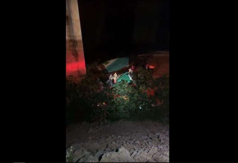 Mujer muere tras caer con su vehículo a guindo del puente del Saprissa