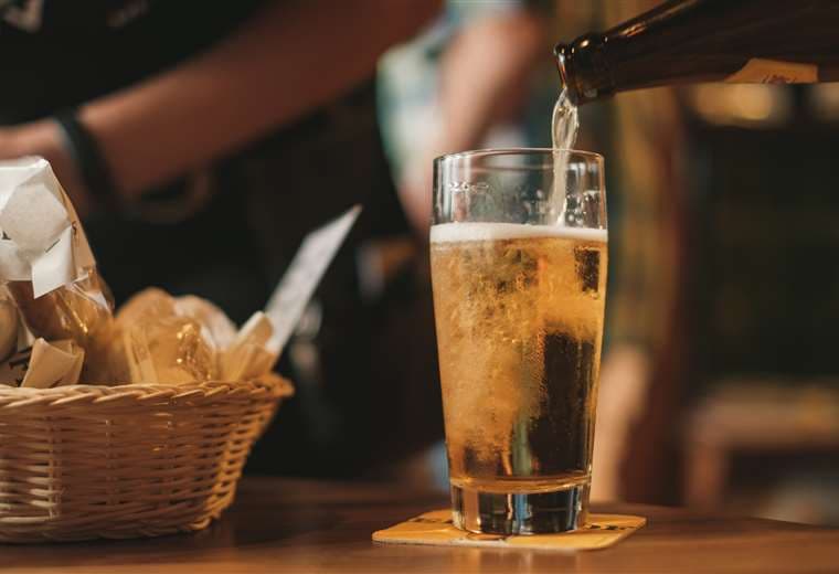 ¡No caiga! Promoción falsa ofrece cerveza gratis vía WhatsApp