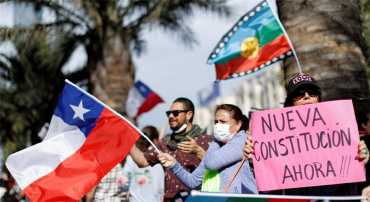 Protestas en Chile por aplazamiento del plebiscito constitucional