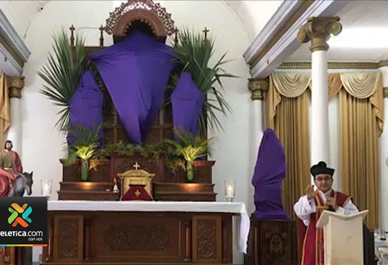 Parroquias de todo el país realizaron tradicional misa del Domingo de Ramos a puerta cerrada y sin procesiones