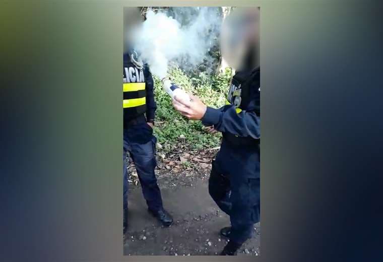 Video: Fuerza Pública investiga a oficiales por manipular “bomba de humo” hechiza