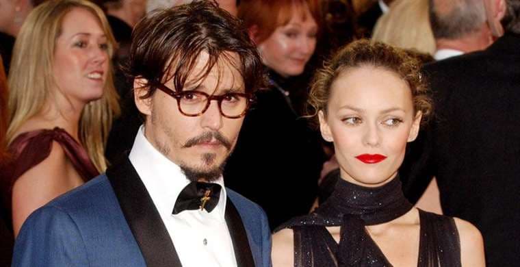 Exesposa de Johnny Depp lo apoya en juicio contra medio que lo acusa de ser un abusador