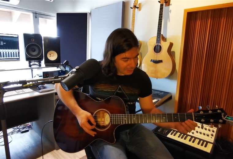 Músico nacional Federico Miranda nos enseña algunos de los secretos de la guitarra