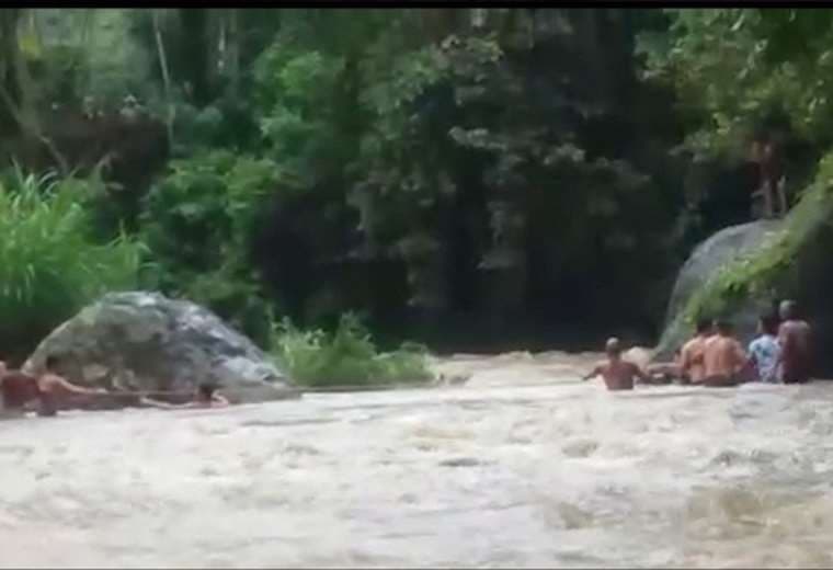 Cinco adultos rescatados en río en Cartago, recibieron orden sanitaria por incumplir medidas contra COVID-19