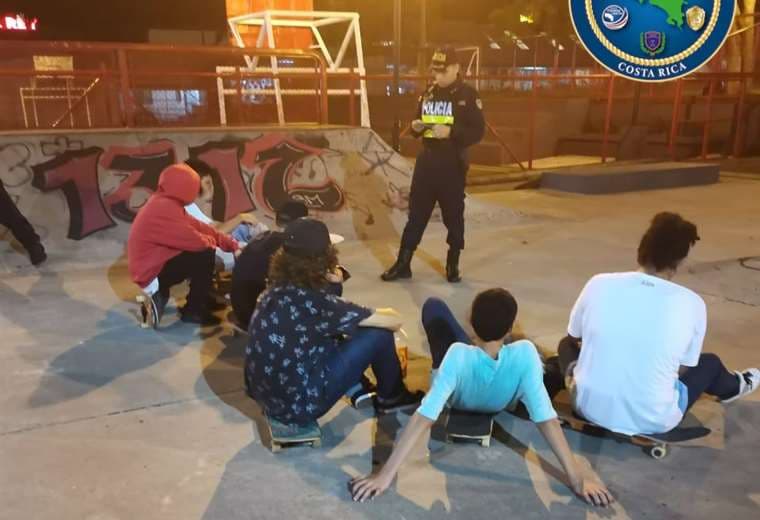 Seis jóvenes son detenidos por entrar a 'Skate Park' de Alajuela y violar orden sanitaria