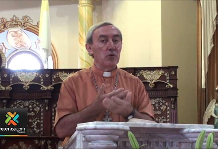Obispo de Alajuela tuvo que aclarar posición sobre matrimonio igualitario