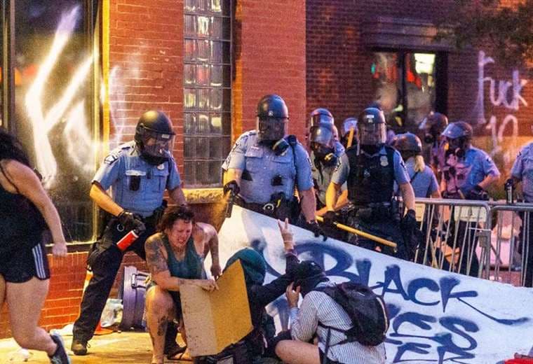 Tropas ocupan las calles de EEUU tras violentas protestas contra el racismo