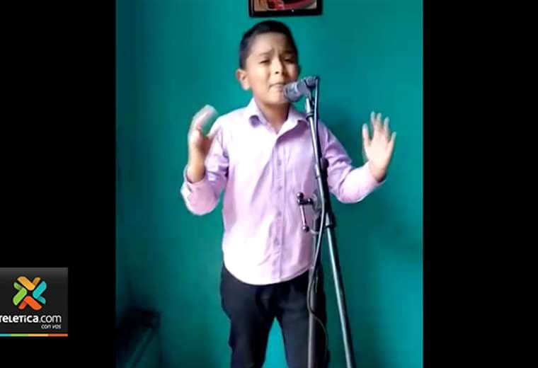Video: niño guanacasteco canta mensaje de esperanza en medio de pandemia