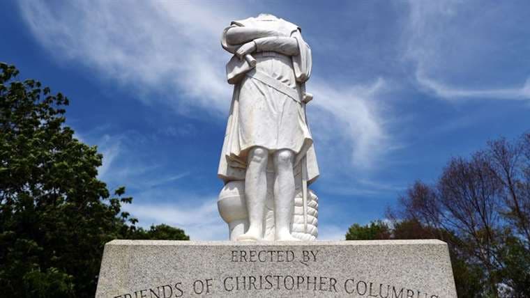 Decapitan estatua de Cristóbal Colón en Boston