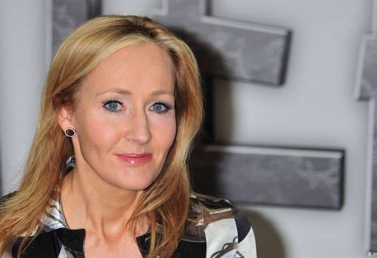 Acusan a J. K. Rowling de transfóbica en Twitter por comentario sobre menstruación