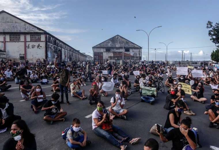Brasileños van a las calles para manifestarse a favor y contra Bolsonaro