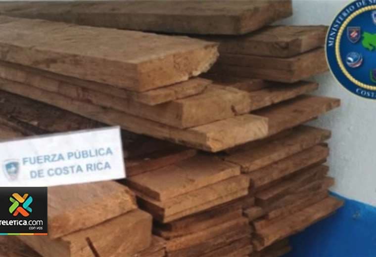 Policía decomisa madera aserrada ilegalmente en Los Chiles