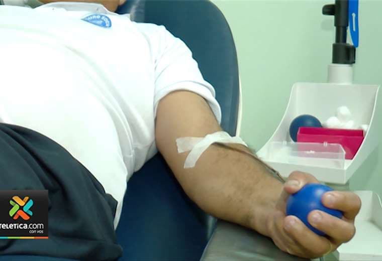 Estudian sangre de pacientes COVID-19 para mejorar tratamiento