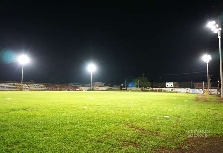Estadio Jorge 'Palmareño' Solís ya cuenta con iluminación