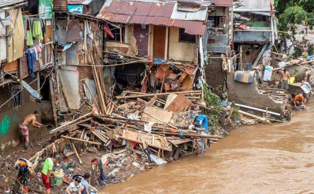 Miles de evacuados en Indonesia por inundaciones atribuidas a deforestación