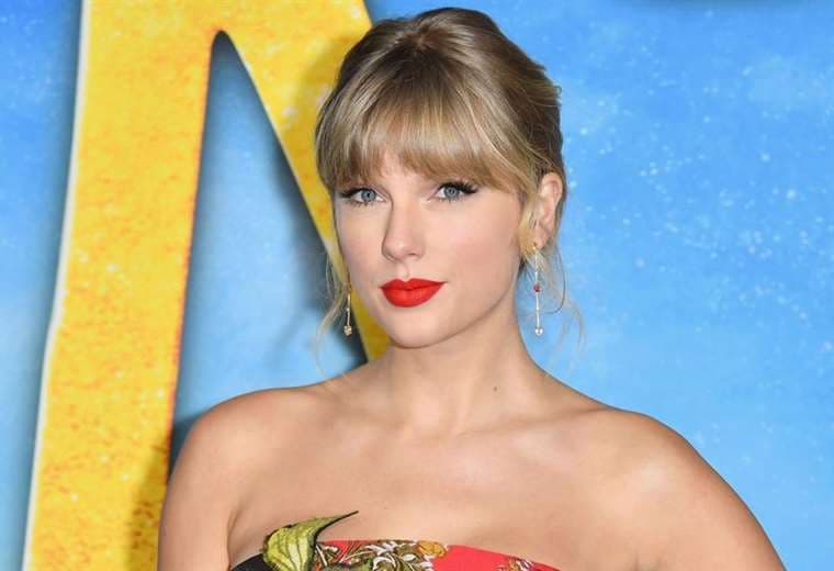 Taylor Swift lanza su segundo álbum sorpresa en cuarentena