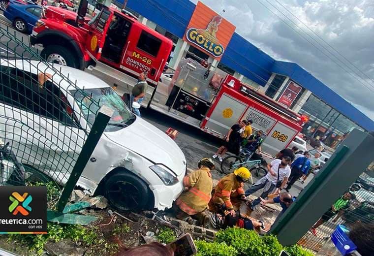Conductor pierde el control y atropella ciclista en Zapote