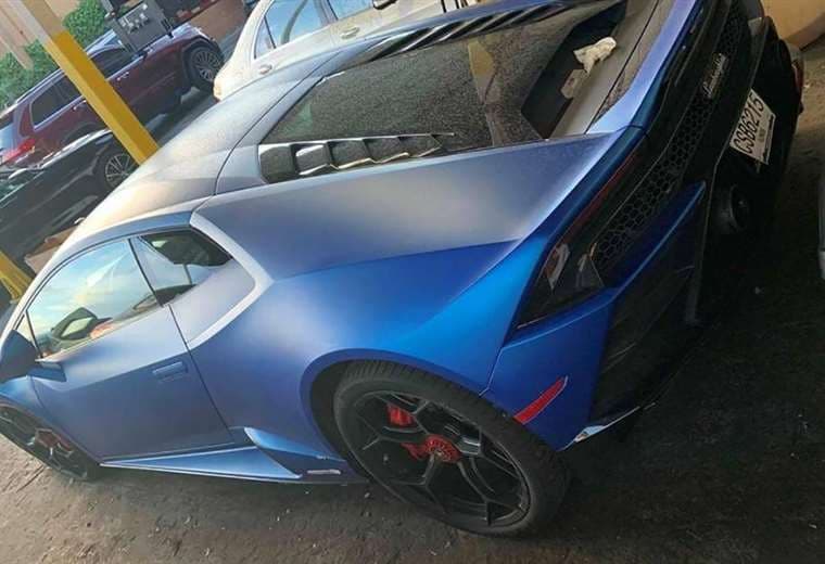 Hombre gastó fondos de ayuda federal por COVID-19 en Lamborghini